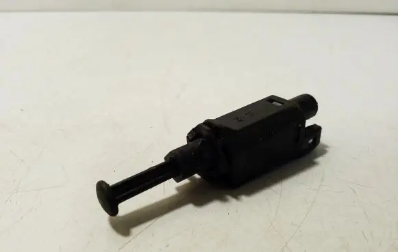 Volkswagen PASSAT B4 Brake pedal sensor switch 191945515
