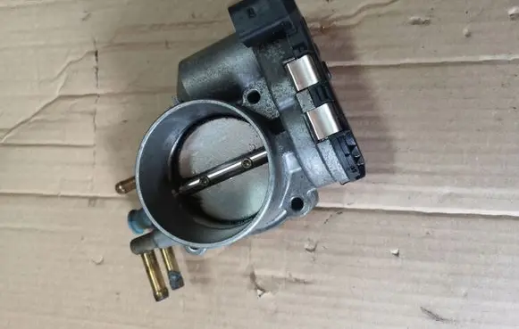Audi A4 S4 B6 8E 8H Throttle valve 078133062B