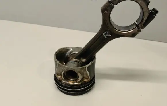 Hyundai Santa Fe Piston with connecting rod A1AD