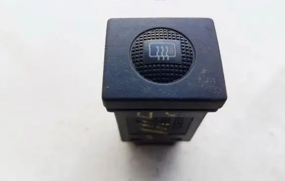 Volkswagen Golf III Windscreen/window heater switch 1H5959621