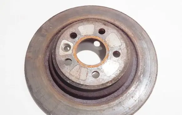 Volvo V70 Rear brake disc neventiliuojamas