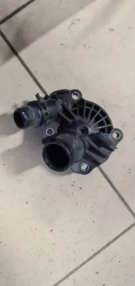 Thermostat/thermostat housing