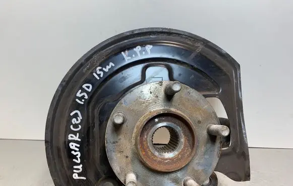 Nissan Pulsar Front wheel hub