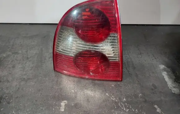 Volkswagen PASSAT B5.5 Rear/tail lights 3B5945095AE
