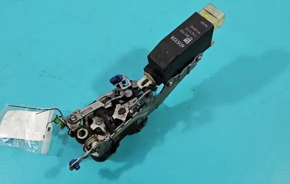 Opel Omega B2 Front door lock 605328 IMPRK1538133