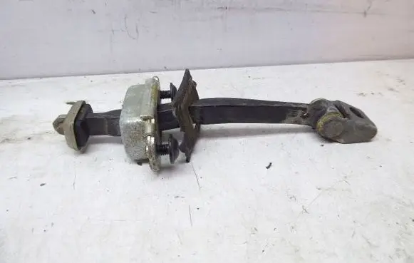 Skoda Octavia Mk2 (1Z) Front door check strap stopper 1Z0837249