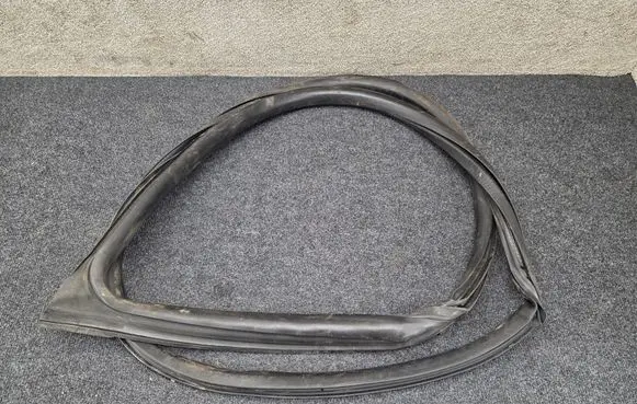 Maserati Levante Front door rubber seal 670032870