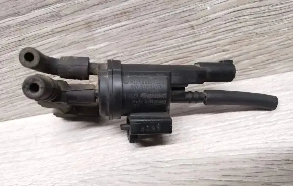 Mercedes-Benz CLK A209 C209 Valve vacuum 0025401497 48B43675A00