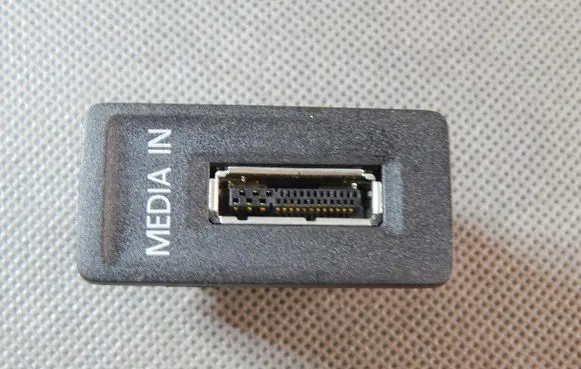 Volkswagen Golf Sportsvan USB socket connector 5G0035222A