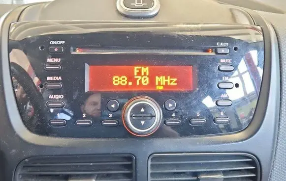 Radio/CD/DVD/GPS head unit