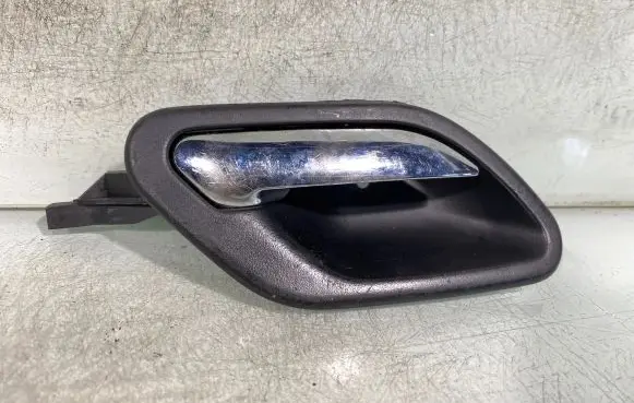 BMW 5 E39 Front door interior handle 8226050