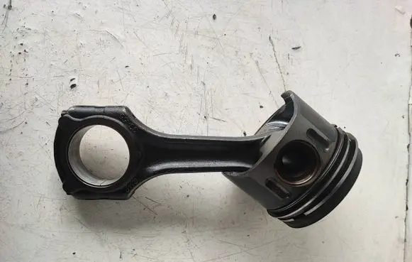 Mercedes-Benz Sprinter W906 Piston with connecting rod 611 03265