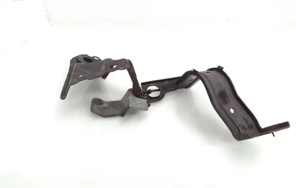 Honda CR-V Fender mounting bracket