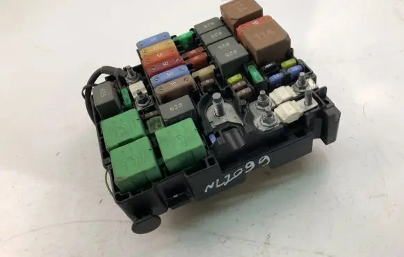 Peugeot Partner Fuse box set 9804848580