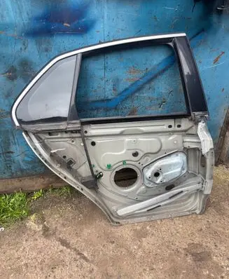 Volkswagen Jetta V Rear door 1K5833136
