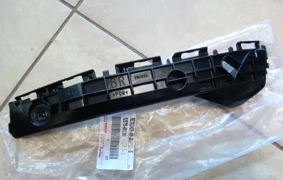 Rear bumper mounting bracket