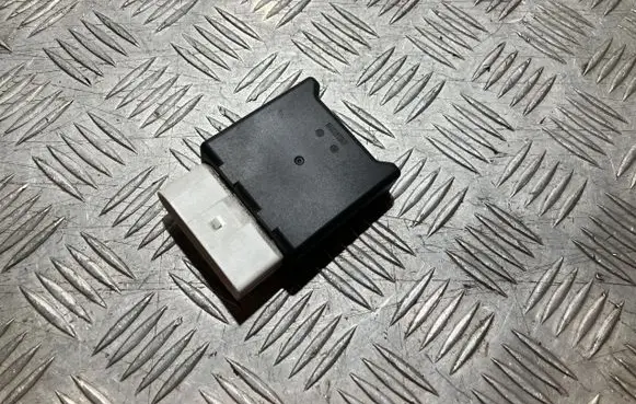 Volvo XC40 Fuel pump relay 32203752