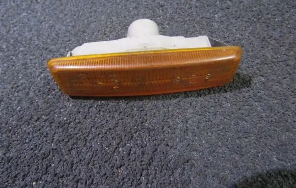 Front fender indicator light