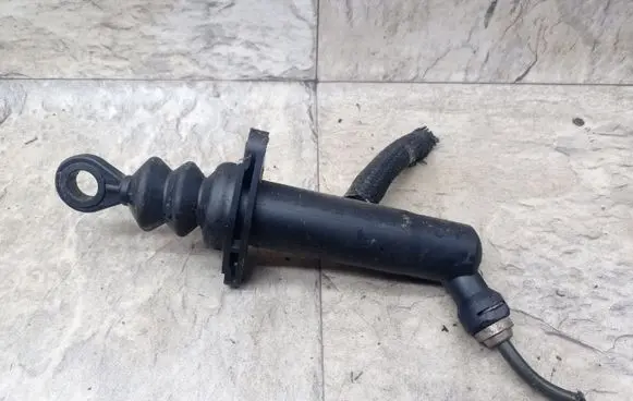 BMW 5 E39 Clutch slave cylinder 1161702 21521161702