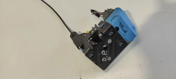 Volvo S80 Front door lock 9203891D