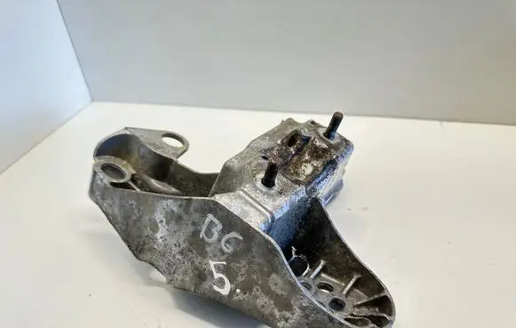 Audi A4 S4 B6 8E 8H Engine mounting bracket 8E0199351