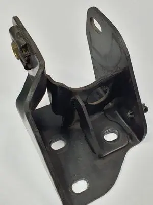 Mazda 323 F Gearbox mounting bracket SB25D