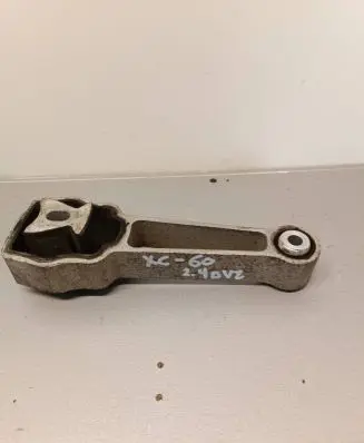 Volvo XC60 Engine mount bracket