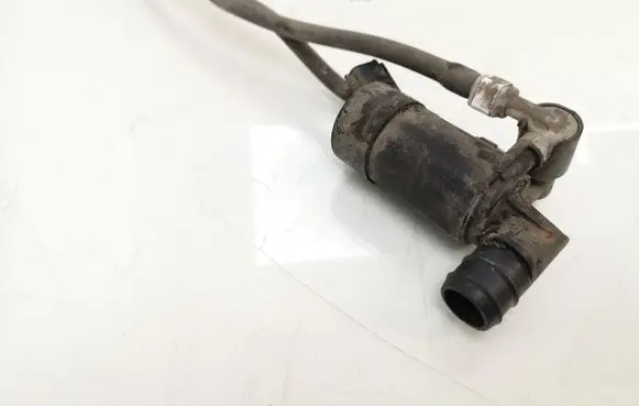Ford Focus Headlight washer pump BV6117K624BB