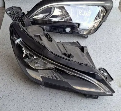 Peugeot 3008 II Headlights/headlamps set 90085115 90066582