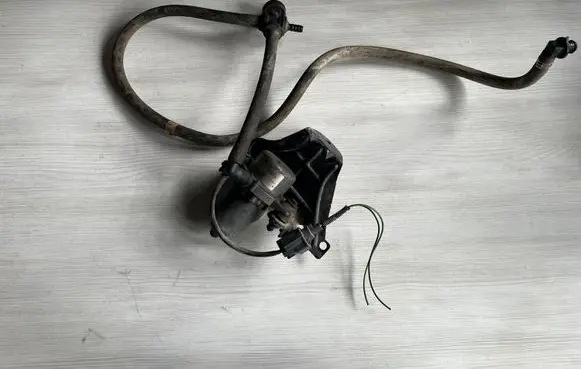 Volvo V70 Vacuum pump 30793991