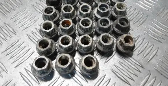 Volvo V40 Nuts/bolts 