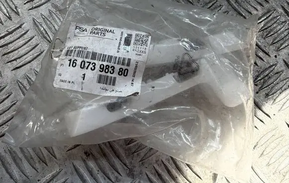 Peugeot 208 I Front bumper mounting bracket 9673270380