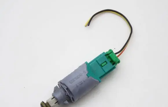 Opel Vivaro Clutch pedal sensor 8200168240B