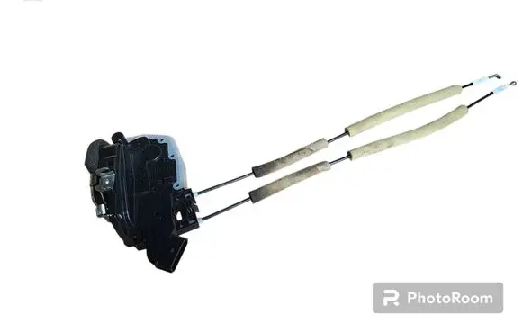 Nissan Leaf I (ZE0) Rear door lock Y2614510 M4618