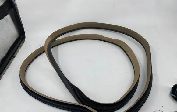 Mercedes-Benz GL X164 Front door rubber seal A1646900076