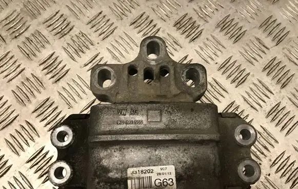 Volkswagen PASSAT B7 Engine mount bracket 1K0199555 3318202