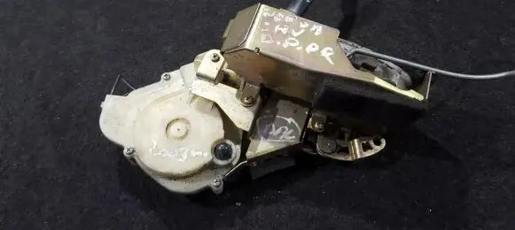 Honda CR-V Front door lock