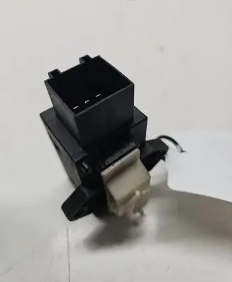 Volkswagen Touran I Seat heating relay 7L0959772