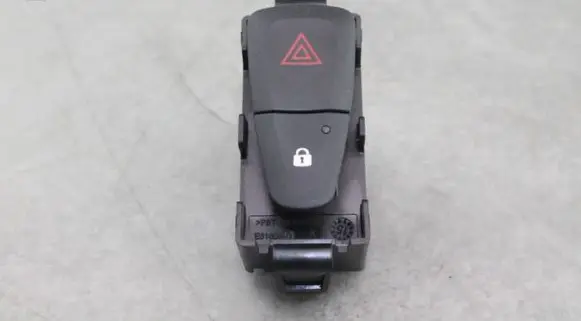 Ford Kuga II Hazard light switch