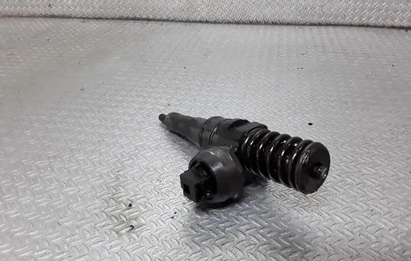 Skoda Fabia Mk2 (5J) Fuel injector 038130073BN
