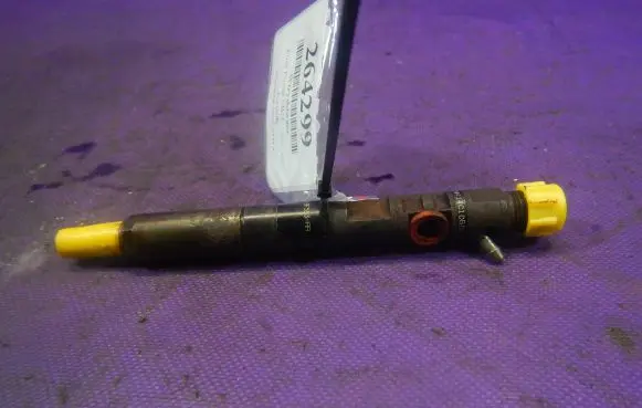 Ford Focus C-MAX Fuel injector 2T1Q9F593AA
