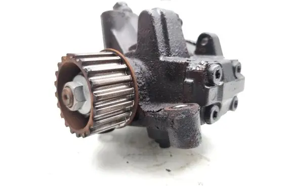 Nissan Juke I F15 Fuel injection high pressure pump 167008557R A2C53351931