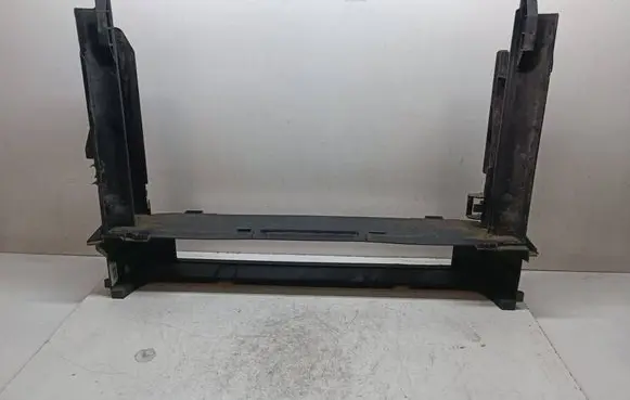BMW 5 E60 E61 Radiator mount bracket