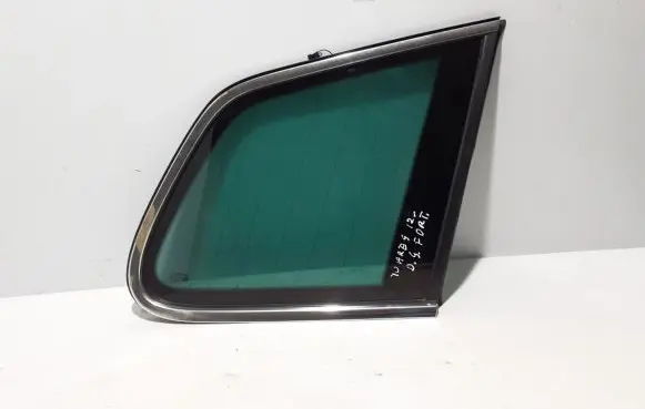 Volkswagen Touareg II Rear side window 7P6845298S