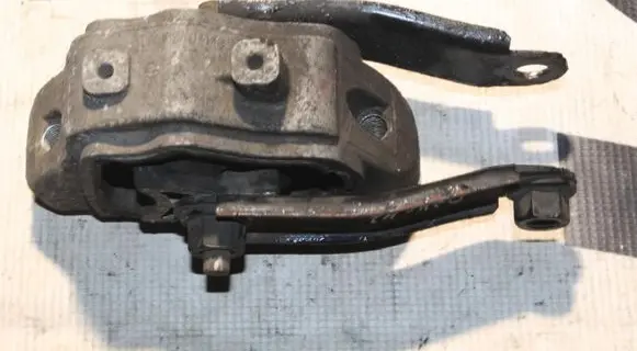 Volvo XC60 Engine mount bracket 30671219