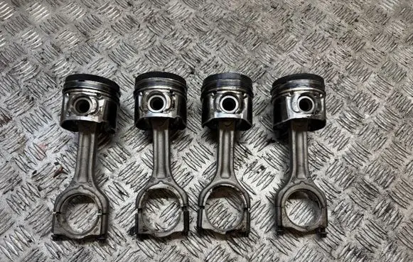 Ford Fiesta Piston with connecting rod