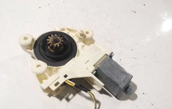 Ford Focus Front door window regulator motor 4M5T14A389