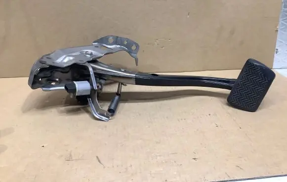 Toyota Prius (XW50) Brake pedal 8951047040