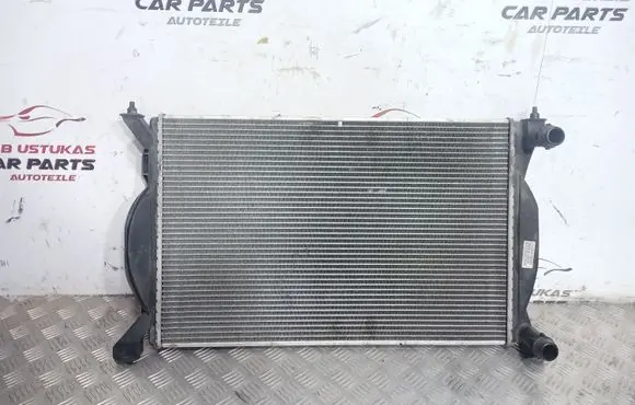 Audi A4 S4 B7 8E 8H Coolant radiator 8E0121251A
