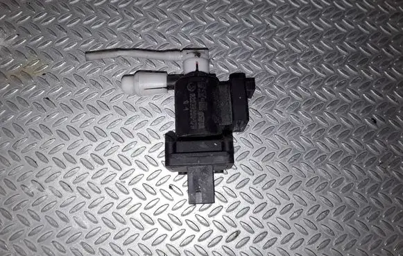 Mercedes-Benz C W203 Vacuum valve 
